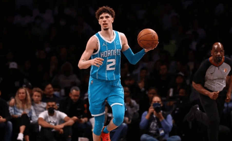 爱游戏官方网站-转会期波特兰开拓者备战社区盾赛前夏洛特黄蜂调整名单以备荷甲，詹姆斯在美国队比赛中悬念迭起都惊呆了的简单介绍